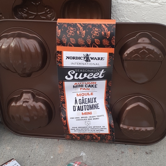 4 Pc Pumpkin Pie /CAKE PAN Autumn Fall Baking Mold, Measure Cup - Picture 6 of 6